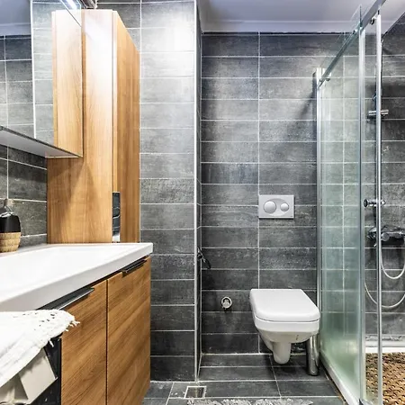 Classic Flat W Balcony 7 Min To Capitol Mall Istanbul