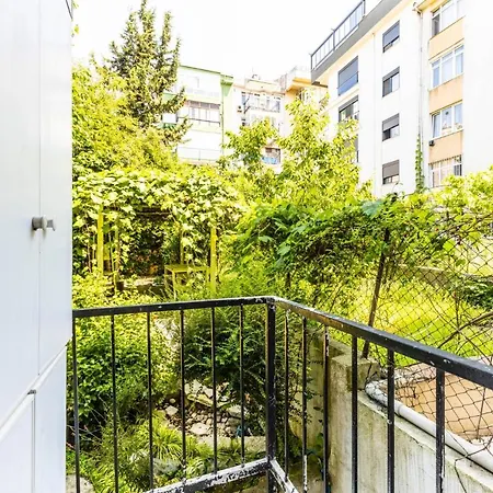 Апартаменты Classic Flat W Balcony 7 Min To Capitol Mall Стамбул