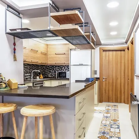 Classic Flat W Balcony 7 Min To Capitol Mall Апартаменты Стамбул