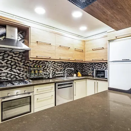 Апартаменты Classic Flat W Balcony 7 Min To Capitol Mall